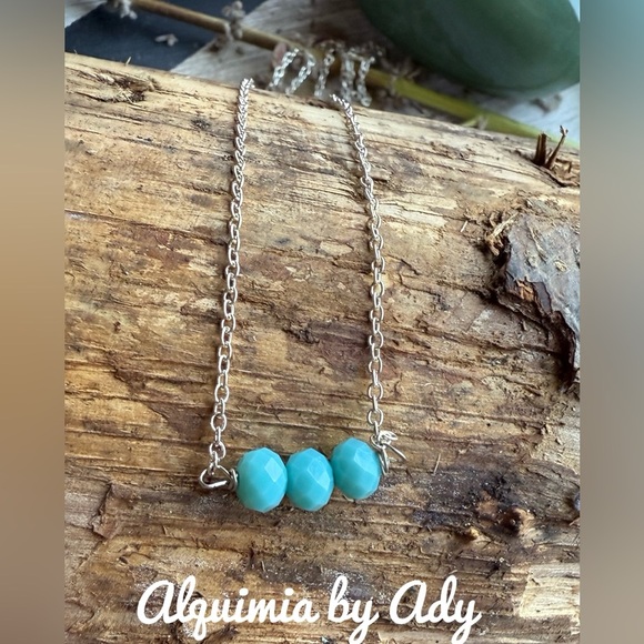 Turquoise color crystal delicate pendant necklace - Picture 1 of 2